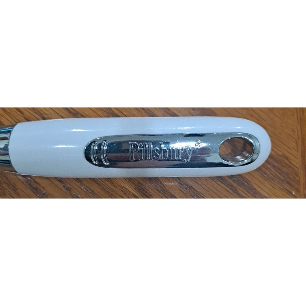 Vintage  PILLSBURY  Ladle  Metal with‎  Plastic White Handle  Utensil